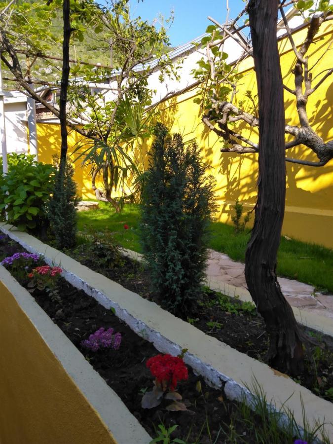 Apartment Exotic Garden Мостар Екстериор снимка
